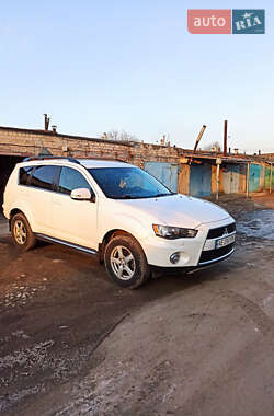 Внедорожник / Кроссовер Mitsubishi Outlander 2012 в Вольногорске