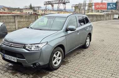 Позашляховик / Кросовер Mitsubishi Outlander 2013 в Мукачевому