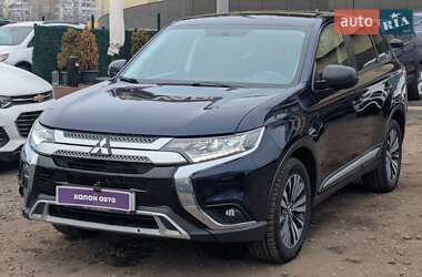 Внедорожник / Кроссовер Mitsubishi Outlander 2020 в Киеве