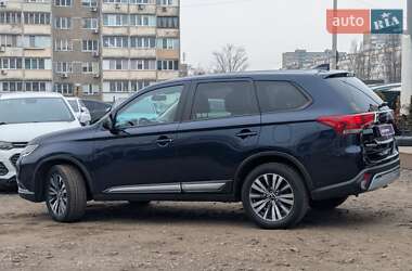 Внедорожник / Кроссовер Mitsubishi Outlander 2020 в Киеве