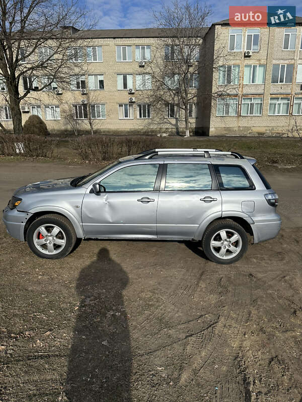 Внедорожник / Кроссовер Mitsubishi Outlander 2005 в Подольске