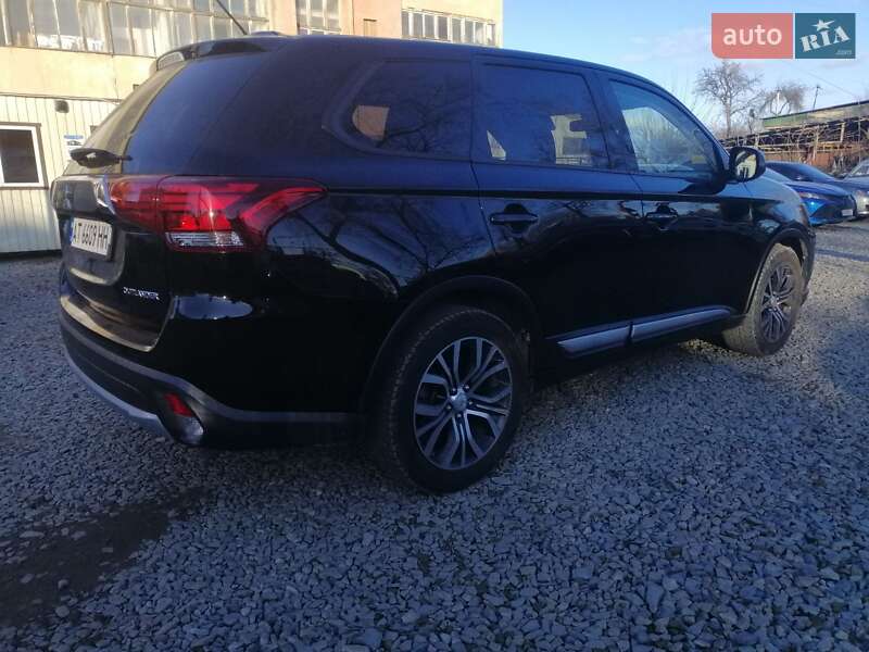 Внедорожник / Кроссовер Mitsubishi Outlander 2016 в Ивано-Франковске фото 5 Внедорожник / Кроссовер Mitsubishi Outlander 2016 в Ивано-Франковске