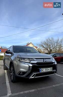 Позашляховик / Кросовер Mitsubishi Outlander 2019 в Львові