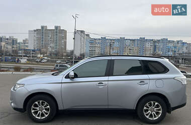 Внедорожник / Кроссовер Mitsubishi Outlander 2013 в Киеве