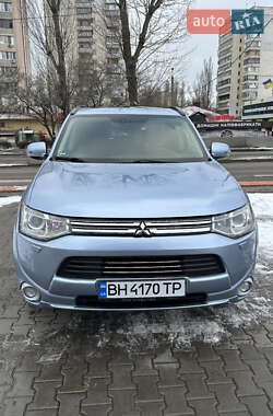 Внедорожник / Кроссовер Mitsubishi Outlander 2013 в Одессе