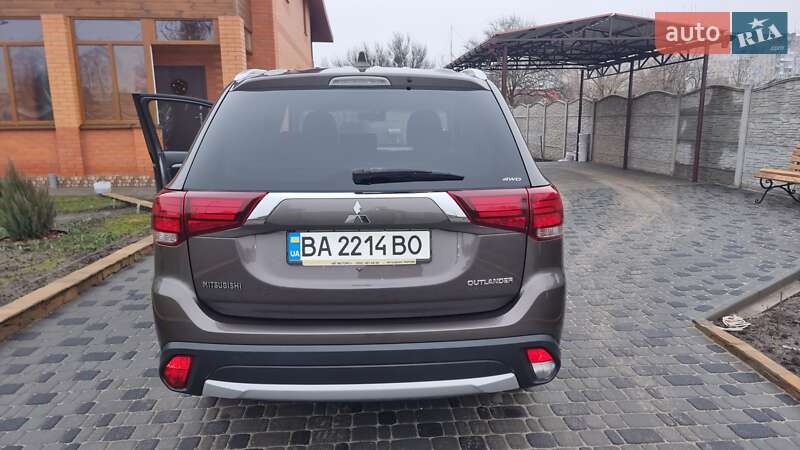 Внедорожник / Кроссовер Mitsubishi Outlander 2018 в Александрие