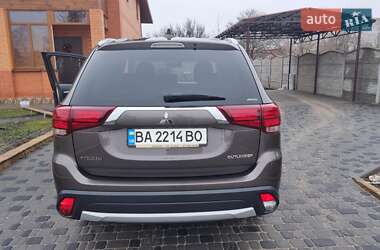 Внедорожник / Кроссовер Mitsubishi Outlander 2018 в 