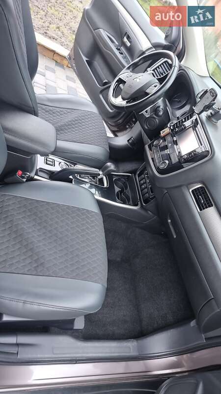 Внедорожник / Кроссовер Mitsubishi Outlander 2018 в Александрие