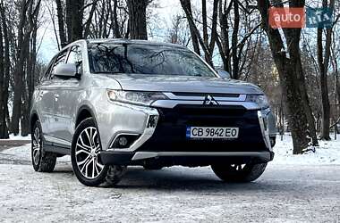 Внедорожник / Кроссовер Mitsubishi Outlander 2017 в Чернигове