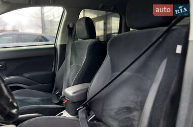 Позашляховик / Кросовер Mitsubishi Outlander 2011 в 