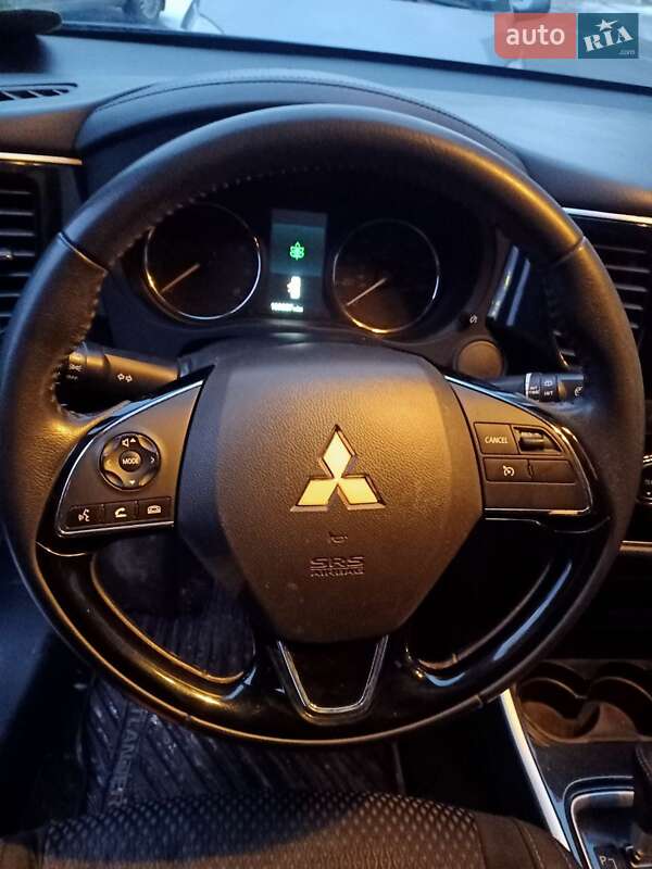 Позашляховик / Кросовер Mitsubishi Outlander 2017 в Тернополі фото 11 Позашляховик / Кросовер Mitsubishi Outlander 2017 в Тернополі