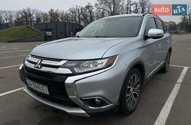 Позашляховик / Кросовер Mitsubishi Outlander 2015 в Києві