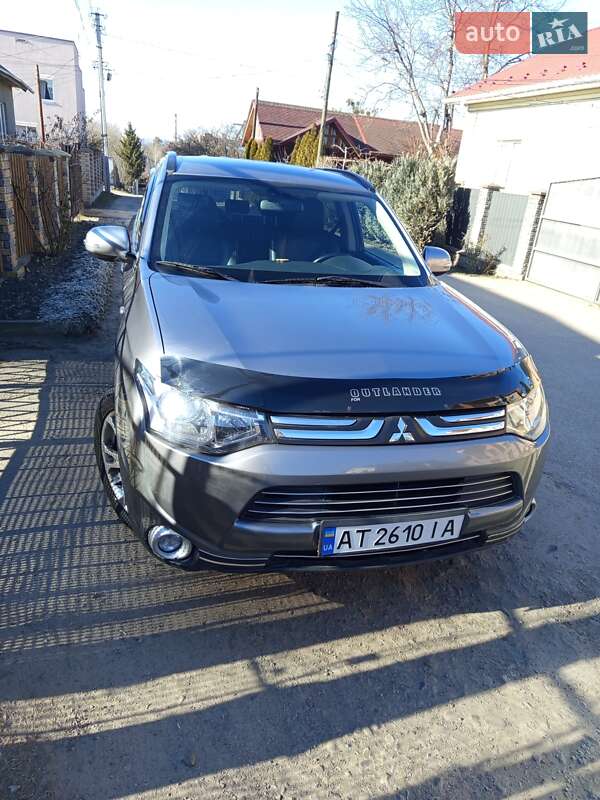 Внедорожник / Кроссовер Mitsubishi Outlander 2012 в Ивано-Франковске