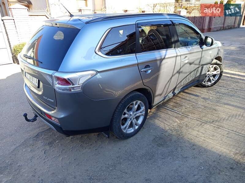 Внедорожник / Кроссовер Mitsubishi Outlander 2012 в Ивано-Франковске