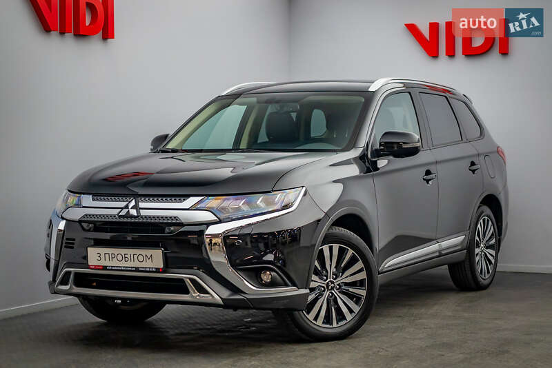 Позашляховик / Кросовер Mitsubishi Outlander 2019 в Києві