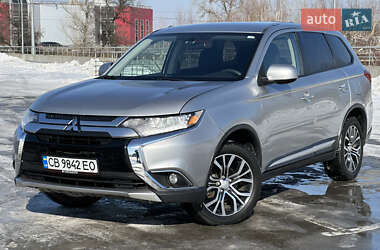 Позашляховик / Кросовер Mitsubishi Outlander 2017 в Києві