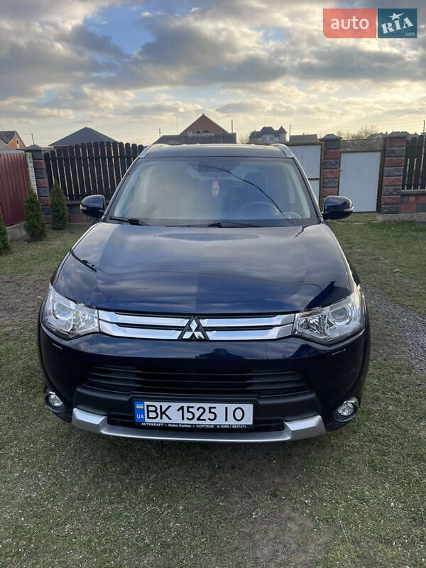 Внедорожник / Кроссовер Mitsubishi Outlander 2015 в Владимирце