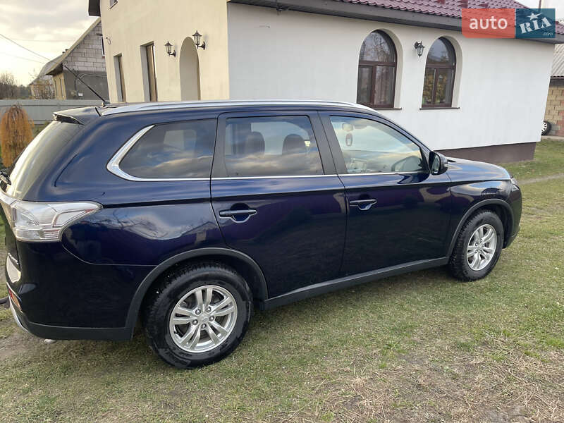 Внедорожник / Кроссовер Mitsubishi Outlander 2015 в Владимирце
