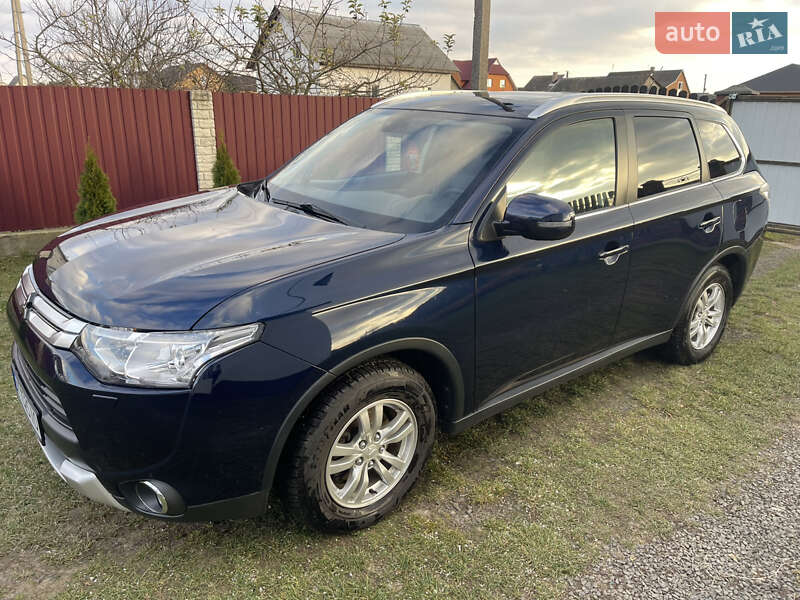 Внедорожник / Кроссовер Mitsubishi Outlander 2015 в Владимирце
