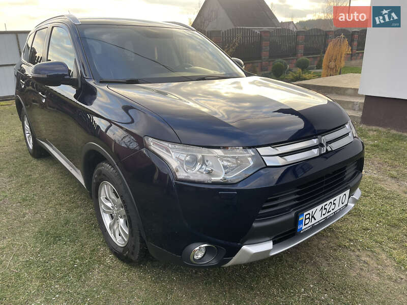 Внедорожник / Кроссовер Mitsubishi Outlander 2015 в Владимирце