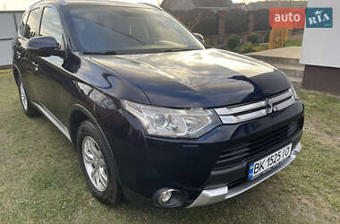Внедорожник / Кроссовер Mitsubishi Outlander 2015 в 