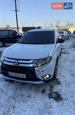 Позашляховик / Кросовер Mitsubishi Outlander 2017 в Києві