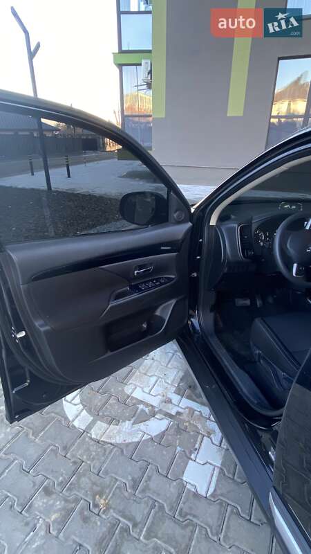 Внедорожник / Кроссовер Mitsubishi Outlander 2020 в Ровно