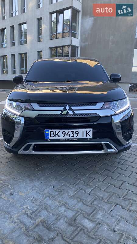 Внедорожник / Кроссовер Mitsubishi Outlander 2020 в Ровно
