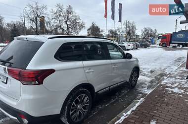 Внедорожник / Кроссовер Mitsubishi Outlander 2015 в 