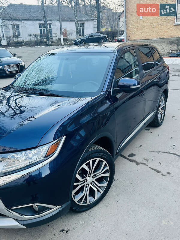 Позашляховик / Кросовер Mitsubishi Outlander 2016 в Вінниці