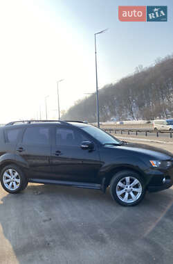 Позашляховик / Кросовер Mitsubishi Outlander 2012 в Києві