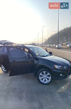 Позашляховик / Кросовер Mitsubishi Outlander 2012 в Києві