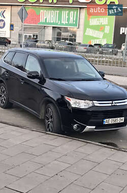 Внедорожник / Кроссовер Mitsubishi Outlander 2014 в 