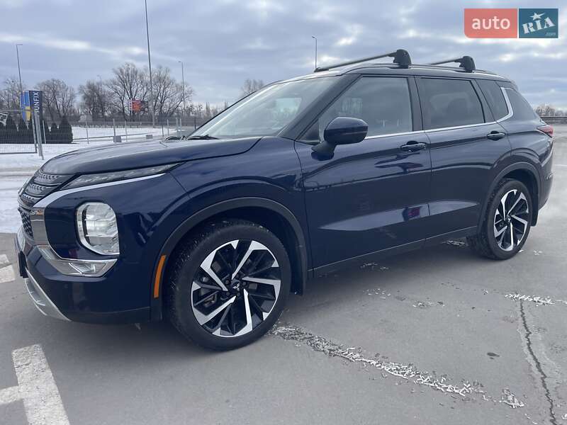 Позашляховик / Кросовер Mitsubishi Outlander 2021 в Києві