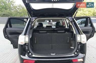 Внедорожник / Кроссовер Mitsubishi Outlander 2014 в 