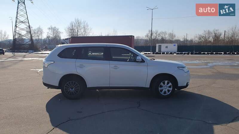 Внедорожник / Кроссовер Mitsubishi Outlander 2013 в Киеве