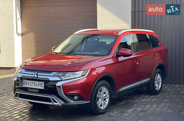 Внедорожник / Кроссовер Mitsubishi Outlander 2018 в 
