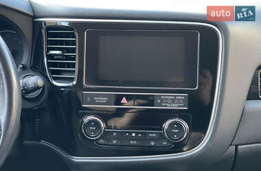 Внедорожник / Кроссовер Mitsubishi Outlander 2018 в 