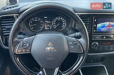 Внедорожник / Кроссовер Mitsubishi Outlander 2018 в 