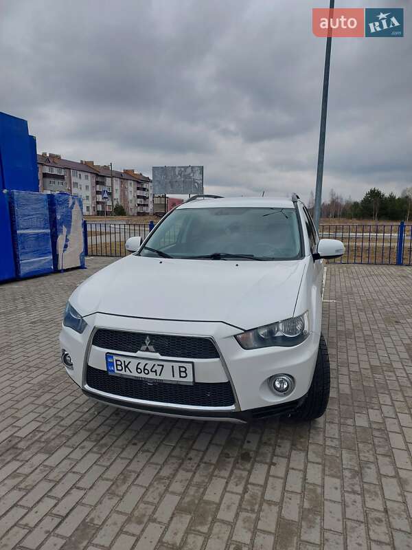 Внедорожник / Кроссовер Mitsubishi Outlander 2012 в Славуте