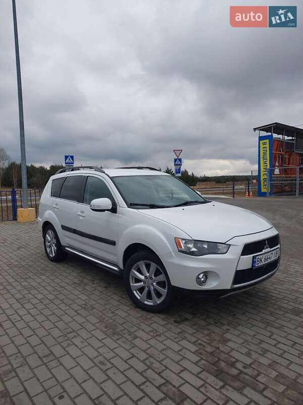 Внедорожник / Кроссовер Mitsubishi Outlander 2012 в Славуте