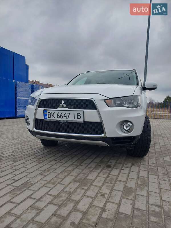 Внедорожник / Кроссовер Mitsubishi Outlander 2012 в Славуте