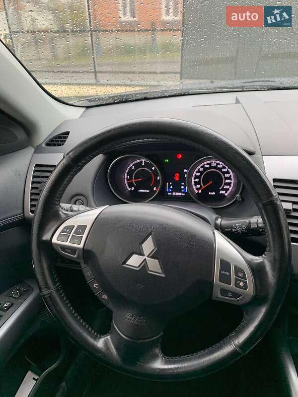 Позашляховик / Кросовер Mitsubishi Outlander 2011 в Хмельницькому