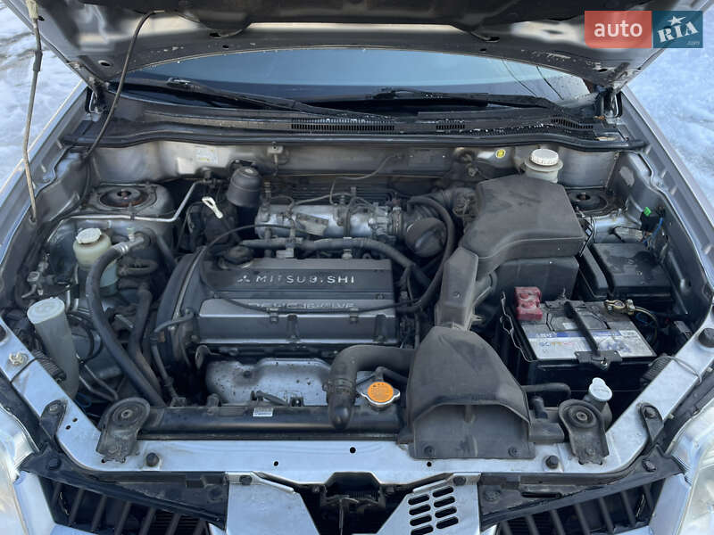 Внедорожник / Кроссовер Mitsubishi Outlander 2005 в Яремче