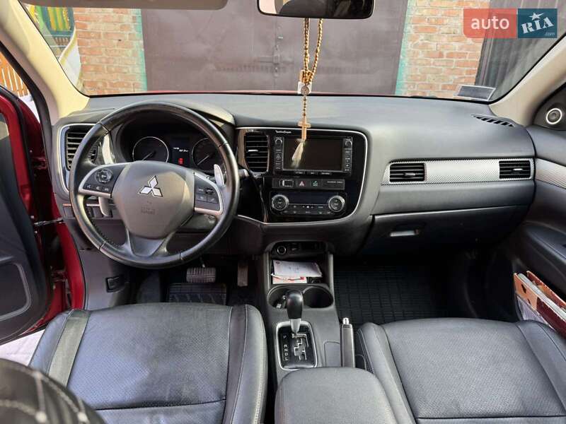 Позашляховик / Кросовер Mitsubishi Outlander 2014 в Кривому Розі