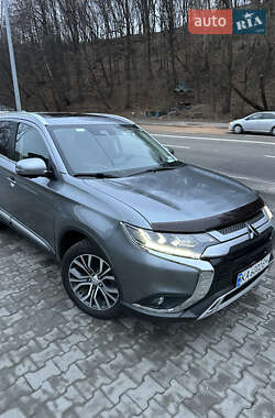 Позашляховик / Кросовер Mitsubishi Outlander 2017 в Києві