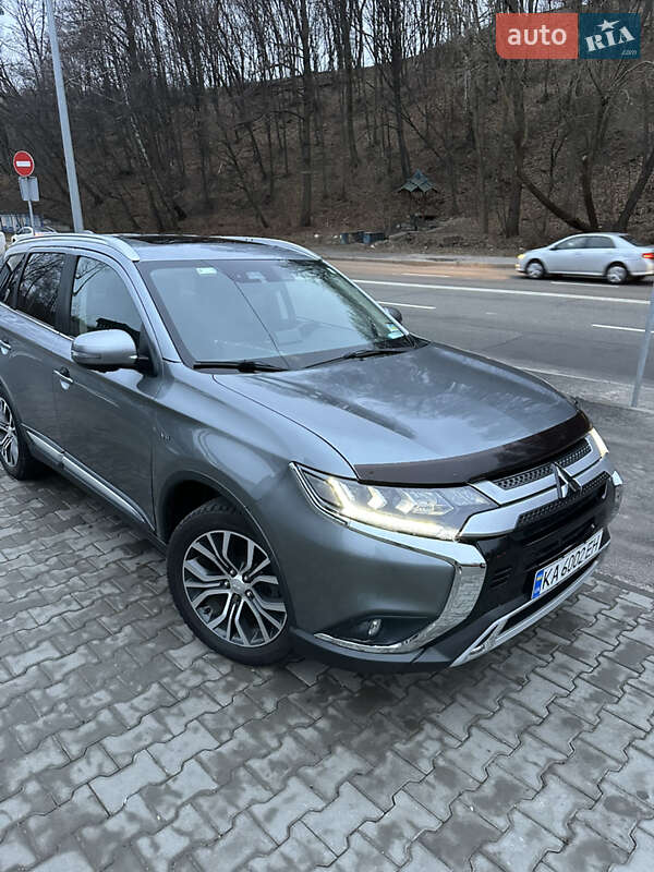 Позашляховик / Кросовер Mitsubishi Outlander 2017 в Києві