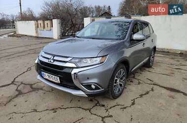 Позашляховик / Кросовер Mitsubishi Outlander 2017 в Полтаві