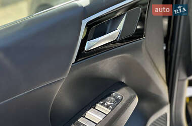 Внедорожник / Кроссовер Mitsubishi Outlander 2023 в 