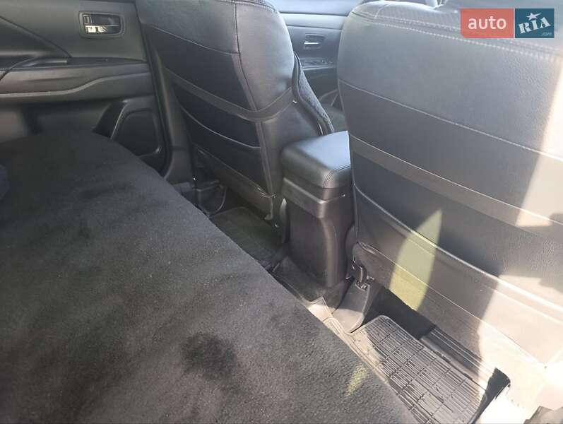 Позашляховик / Кросовер Mitsubishi Outlander 2013 в Чернівцях